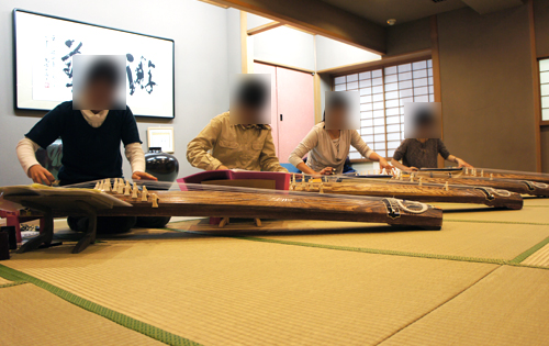 ほうがくのわ 「龍星群」練習オフ会 箏練習中