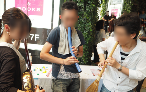 渋谷ズンチャカ！和楽器体験コーナー 三線、ホース尺八、ほうき尺八