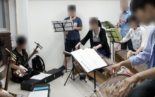 社会人向け和楽器サークル（邦楽部・箏曲部）をお探しの方へ ほうがくのわ 令和最初の和楽器FAN交流会 令和六段調の合奏中
